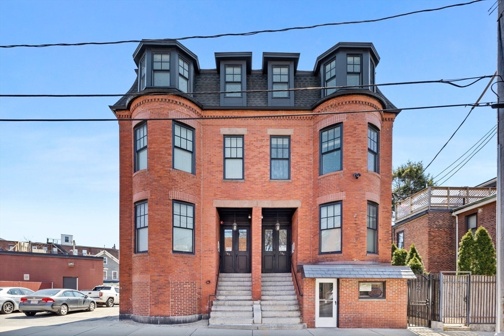 105 Broadway, Chelsea, Massachusetts, 2 Rooms Rooms,1 BathroomBathrooms,Residential Lease,For Rent,Broadway,73505422