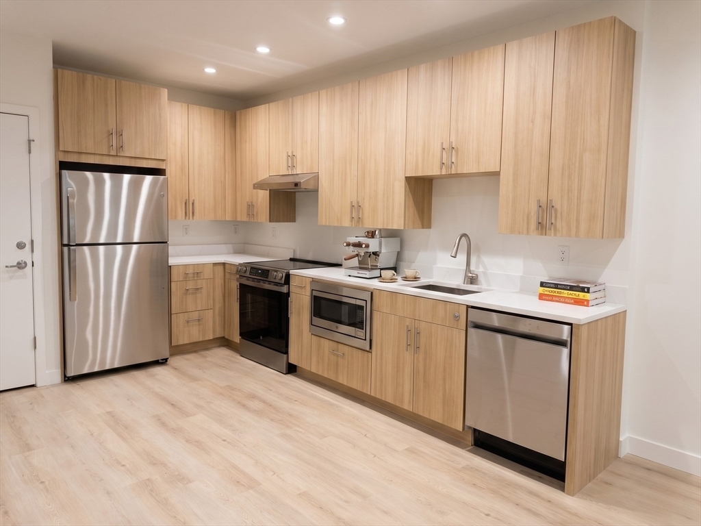 1151 Walnut St, Newton, Massachusetts, 1 Bedroom Bedrooms, 2 Rooms Rooms,1 BathroomBathrooms,Residential Lease,For Rent,Walnut St,73505426