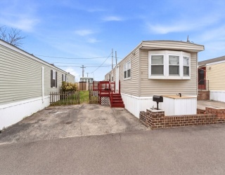 11 East Dr, East Providence, Rhode Island, 2 Bedrooms Bedrooms, 4 Rooms Rooms,1 BathroomBathrooms,Residential,For Sale,East Dr,73505447