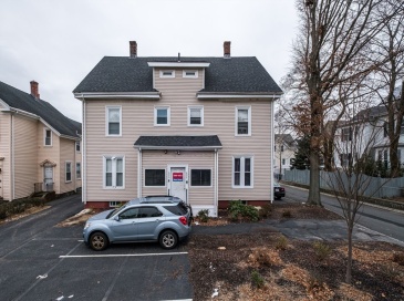 690-692 Main St, Malden, Massachusetts, 1 Bedroom Bedrooms, 2 Rooms Rooms,1 BathroomBathrooms,Residential Lease,For Rent,Main St,73460941