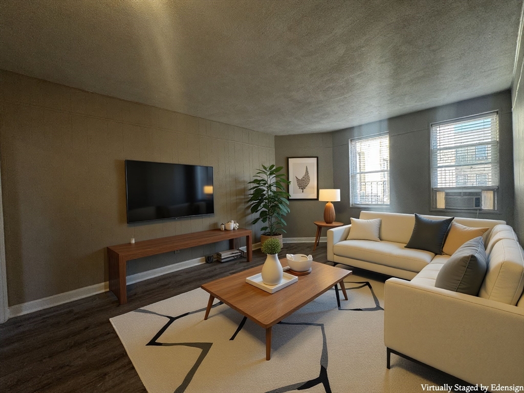 1870 Beacon St., Boston, Massachusetts, 2 Bedrooms Bedrooms, 4 Rooms Rooms,1 BathroomBathrooms,Residential Lease,For Rent,Beacon St.,73478649