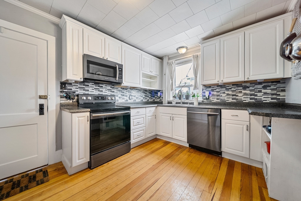 25 Eden St, Salem, Massachusetts, 2 Bedrooms Bedrooms, 5 Rooms Rooms,1 BathroomBathrooms,Residential,For Sale,Eden St,73485625