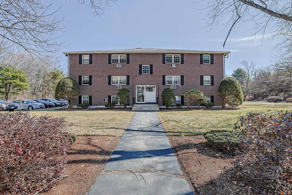 96 Richardson Rd, Chelmsford, Massachusetts, 2 Bedrooms Bedrooms, 4 Rooms Rooms,1 BathroomBathrooms,Residential,For Sale,Richardson Rd,73491359
