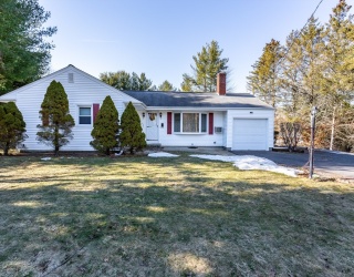 499 Elm St, Somerset, Massachusetts, 3 Bedrooms Bedrooms, 7 Rooms Rooms,3 BathroomsBathrooms,Residential,For Sale,Elm St,73486275