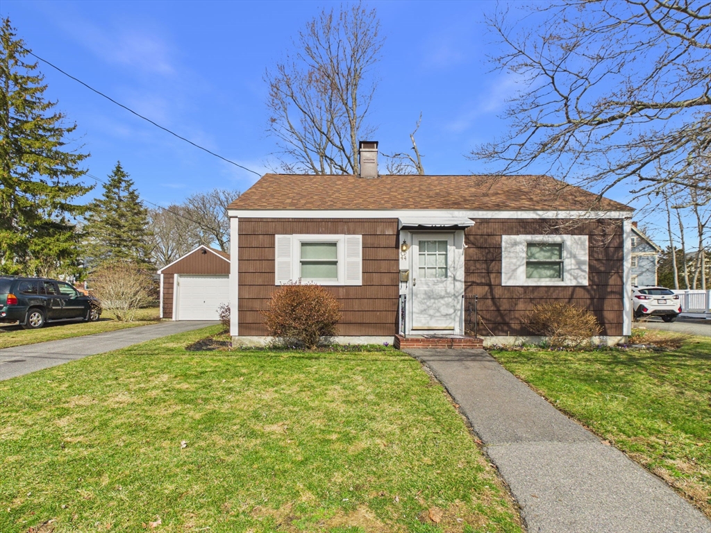 44 Belmont St, Taunton, Massachusetts, 2 Bedrooms Bedrooms, 5 Rooms Rooms,1 BathroomBathrooms,Residential,For Sale,Belmont St,73489010