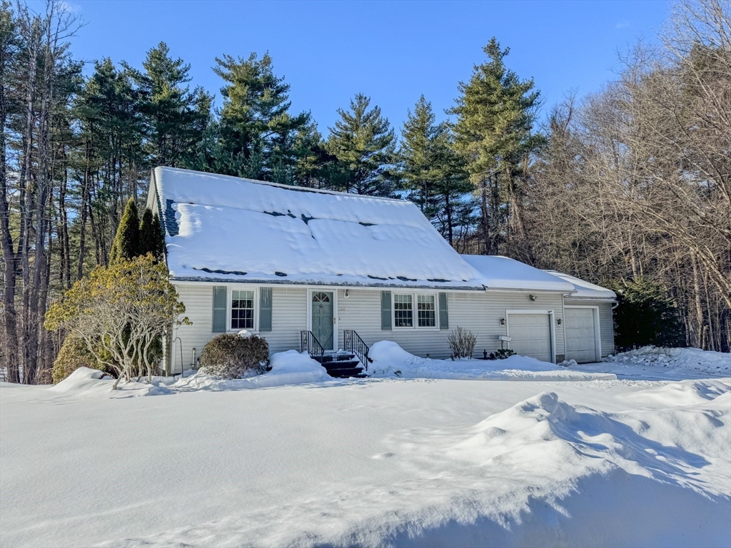 132 Poplar Street, Greenfield, Massachusetts, 3 Bedrooms Bedrooms, 7 Rooms Rooms,2 BathroomsBathrooms,Residential,For Sale,Poplar Street,73479598