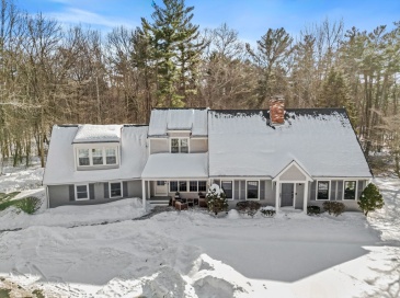 935 King St, Raynham, Massachusetts, 4 Bedrooms Bedrooms, 9 Rooms Rooms,3 BathroomsBathrooms,Residential,For Sale,King St,73469195