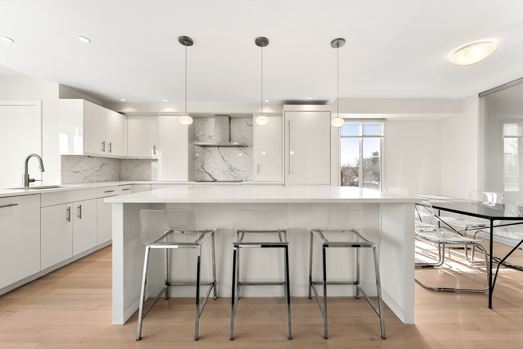 280 Harvard St, Cambridge, Massachusetts, 2 Bedrooms Bedrooms, 5 Rooms Rooms,2 BathroomsBathrooms,Residential Lease,For Rent,Harvard St,73481494
