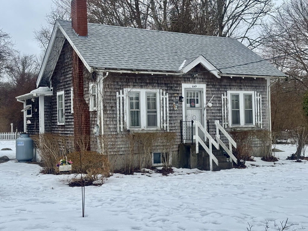649 Horseneck Rd, Dartmouth, Massachusetts, 1 Bedroom Bedrooms, 3 Rooms Rooms,1 BathroomBathrooms,Residential,For Sale,Horseneck Rd,73480770