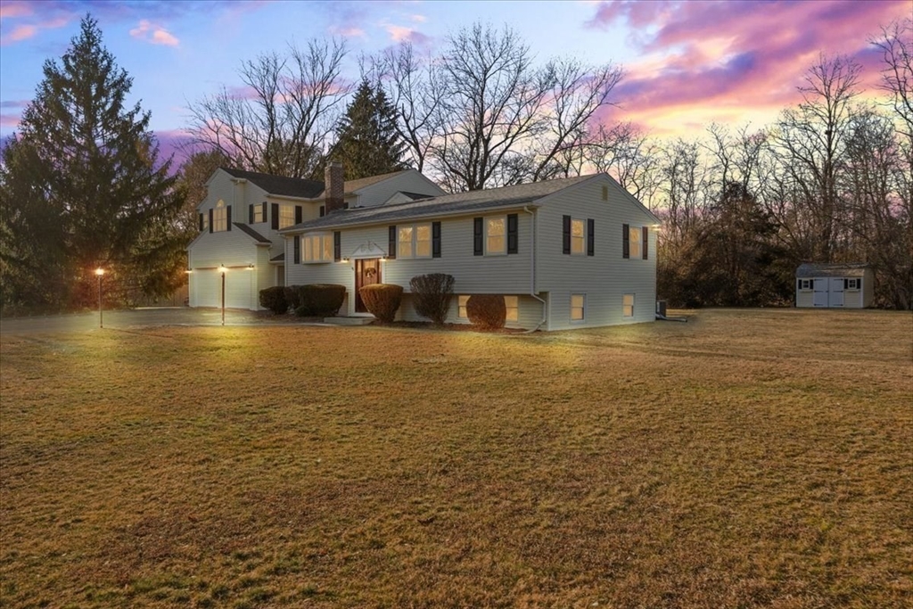 95 Tecumseh Dr, Hanover, Massachusetts, 4 Bedrooms Bedrooms, 9 Rooms Rooms,3 BathroomsBathrooms,Residential,For Sale,Tecumseh Dr,73461278