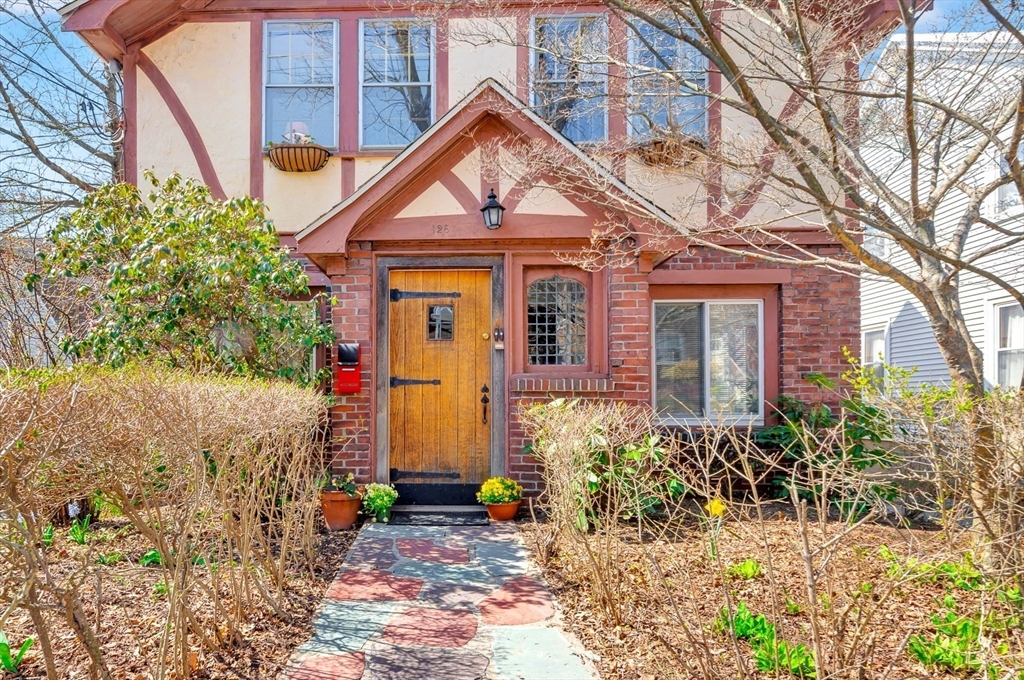 126 Westbourne Terrace, Brookline, Massachusetts, 6 Bedrooms Bedrooms, 14 Rooms Rooms,2 BathroomsBathrooms,Residential Income,For Sale,Westbourne Terrace,73505657