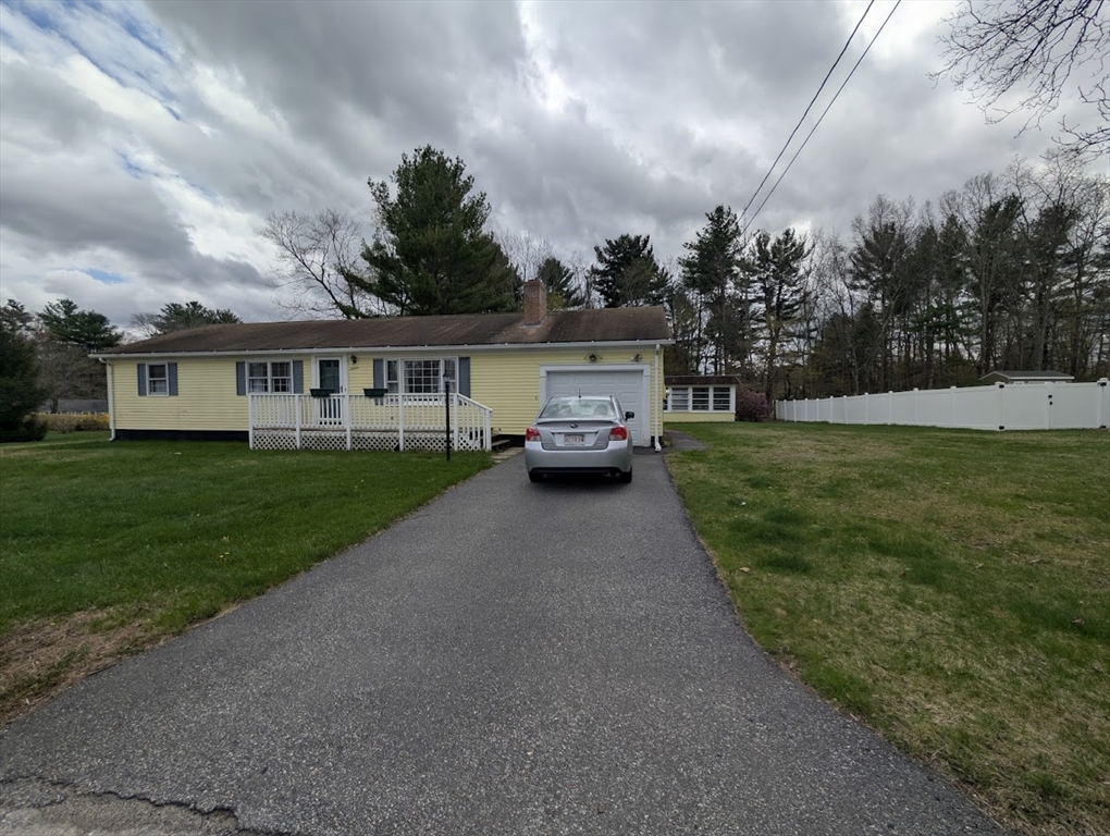 16 Pinewood Dr, Webster, Massachusetts, 3 Bedrooms Bedrooms, 7 Rooms Rooms,1 BathroomBathrooms,Residential,For Sale,Pinewood Dr,73505664