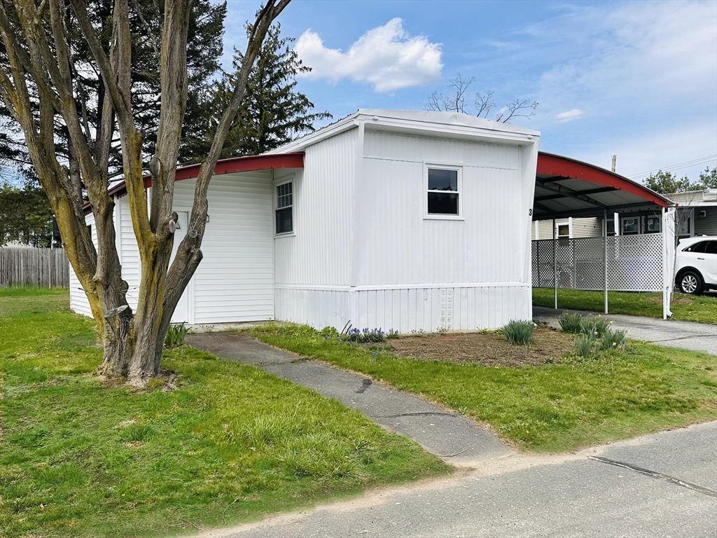 70 Shumway St, Springfield, Massachusetts, 2 Bedrooms Bedrooms, 4 Rooms Rooms,1 BathroomBathrooms,Residential,For Sale,Shumway St,73505656