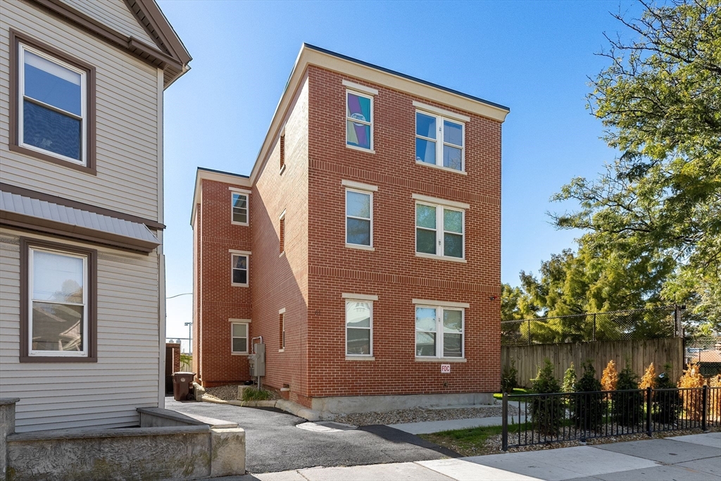 81 Chelsea St, Everett, Massachusetts, 8 Bedrooms Bedrooms, 24 Rooms Rooms,8 BathroomsBathrooms,Residential Income,For Sale,Chelsea St,73505688