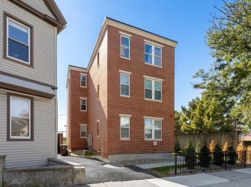 81 Chelsea St, Everett, Massachusetts, 8 Bedrooms Bedrooms, 24 Rooms Rooms,8 BathroomsBathrooms,Residential Income,For Sale,Chelsea St,73505688