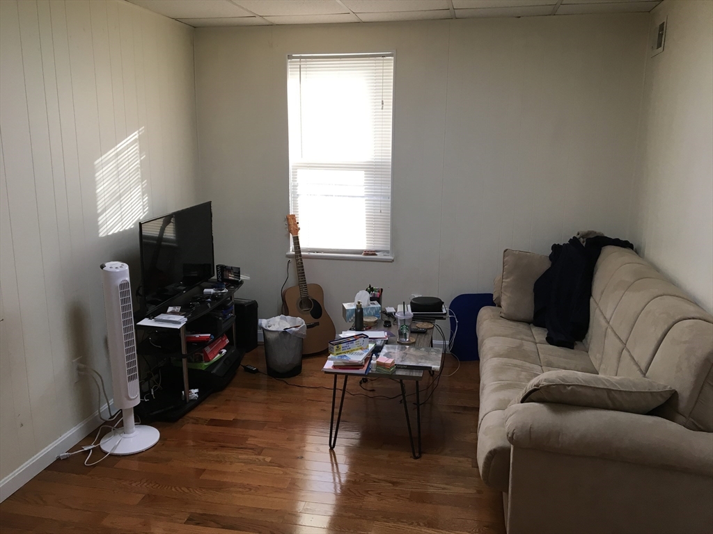 57 Cedar St, Cambridge, Massachusetts, 1 Bedroom Bedrooms, 3 Rooms Rooms,1 BathroomBathrooms,Residential Lease,For Rent,Cedar St,73505694