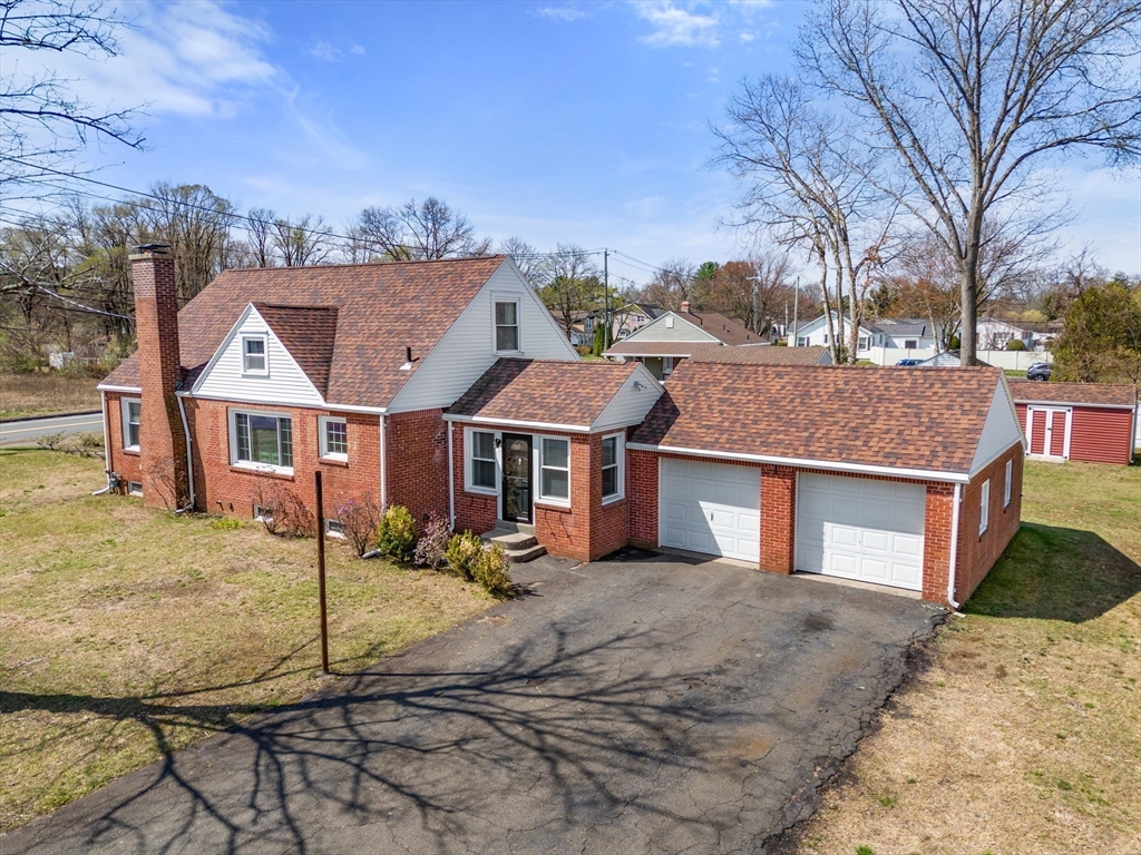 646 Mill St, Agawam, Massachusetts, 4 Bedrooms Bedrooms, 8 Rooms Rooms,2 BathroomsBathrooms,Residential,For Sale,Mill St,73505615