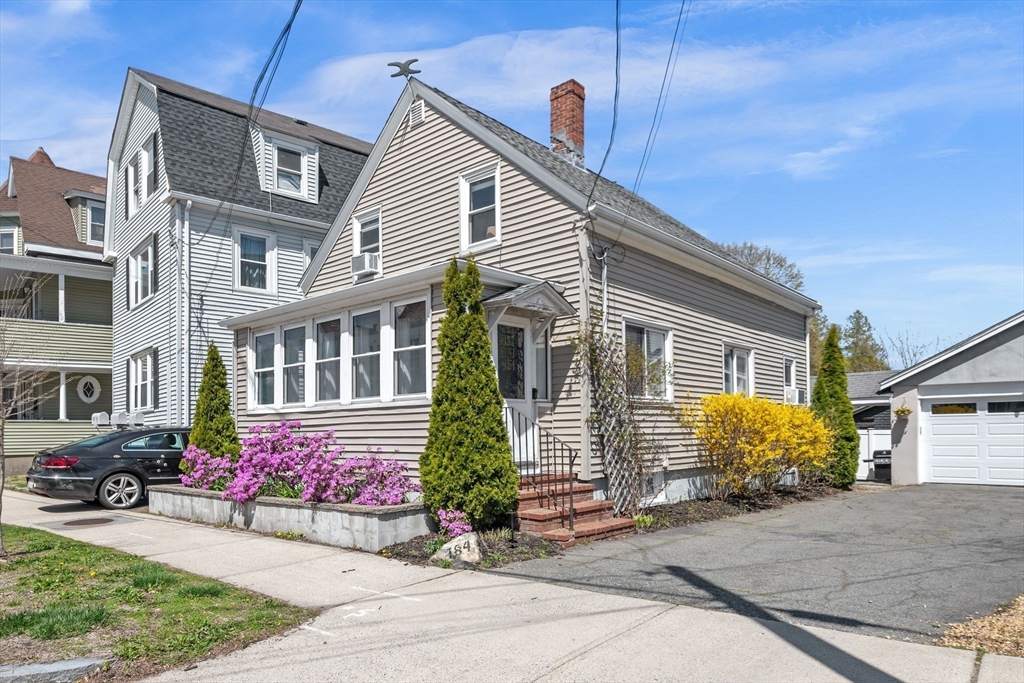 184 North St, Salem, Massachusetts, 2 Bedrooms Bedrooms, 7 Rooms Rooms,1.5 BathroomsBathrooms,Residential,For Sale,North St,73505729