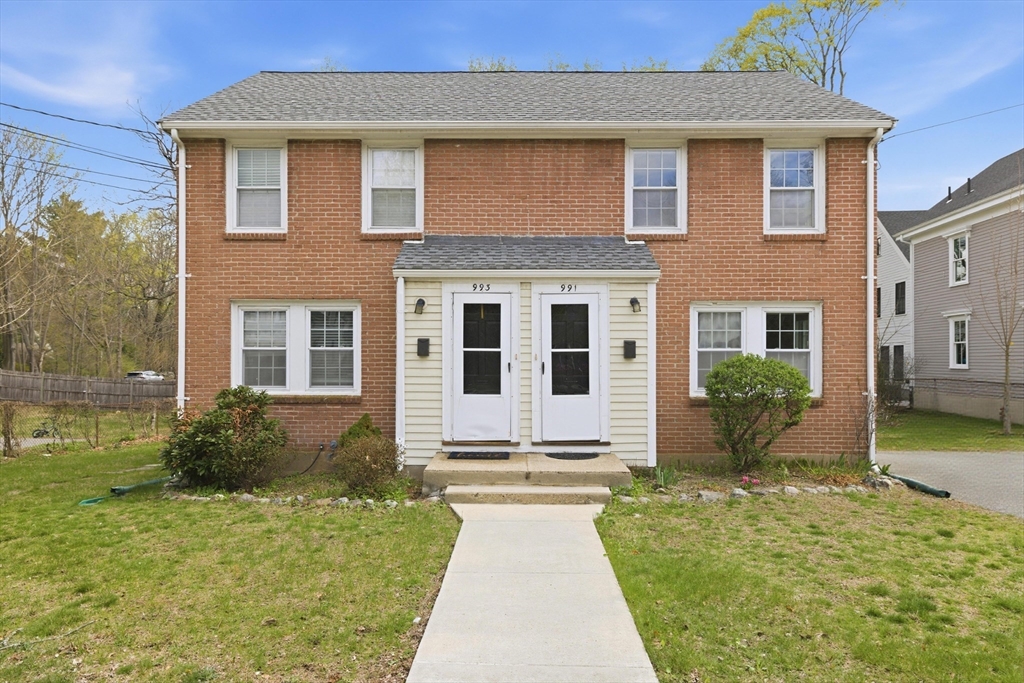 991-993 Massachusetts Ave, Lexington, Massachusetts, 4 Bedrooms Bedrooms, 10 Rooms Rooms,2 BathroomsBathrooms,Residential Income,For Sale,Massachusetts Ave,73505592