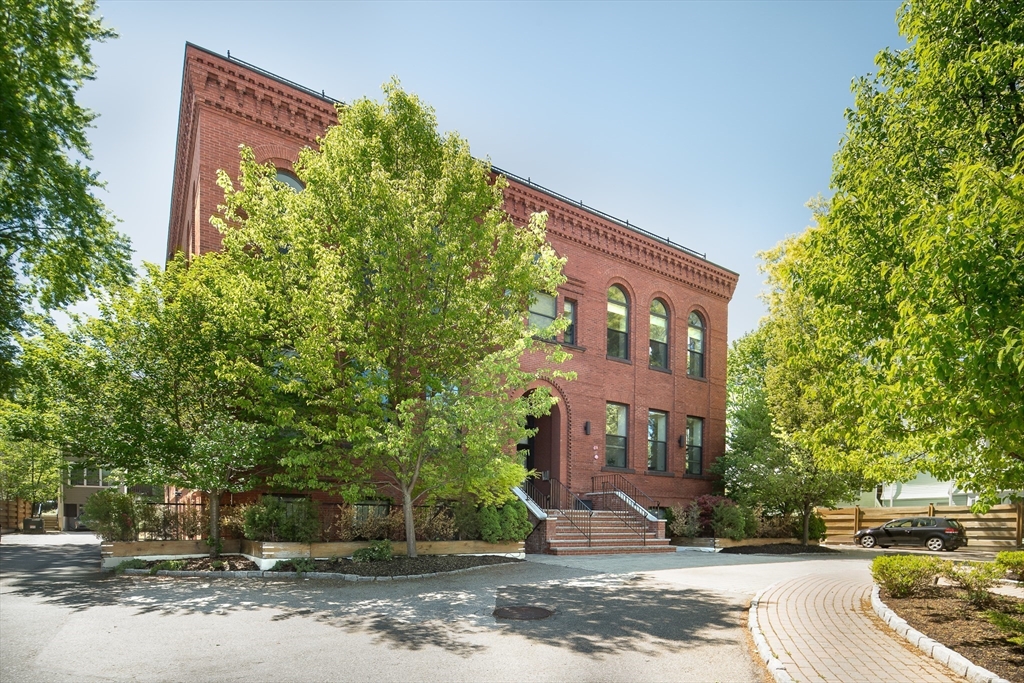 11 Wyman St, Boston, Massachusetts, 2 Bedrooms Bedrooms, 4 Rooms Rooms,2 BathroomsBathrooms,Residential,For Sale,Wyman St,73505745