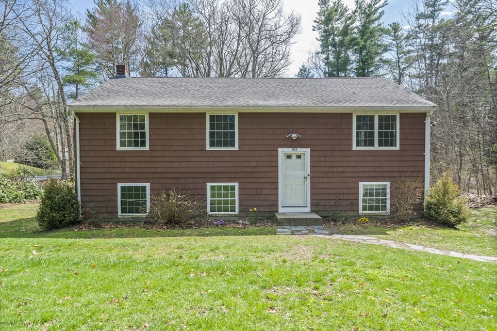 988 E Washington St, Hanson, Massachusetts, 3 Bedrooms Bedrooms, 5 Rooms Rooms,1 BathroomBathrooms,Residential,For Sale,E Washington St,73505771