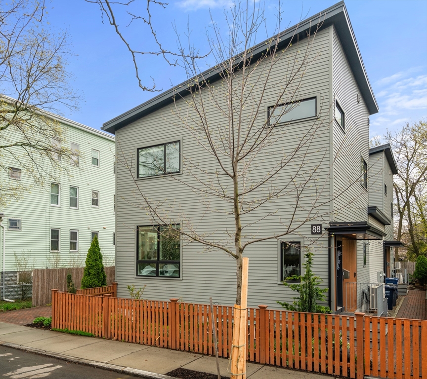 88 Jackson Street, Cambridge, Massachusetts, 3 Bedrooms Bedrooms, 7 Rooms Rooms,3.5 BathroomsBathrooms,Residential,For Sale,Jackson Street,73505690