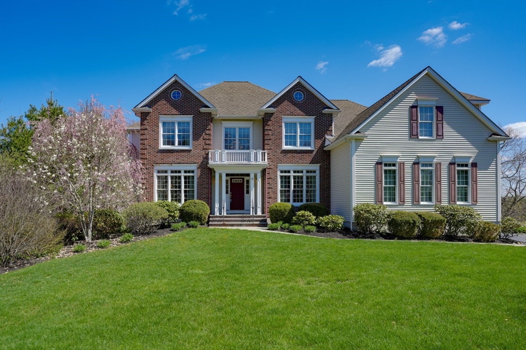 18 Manchester Dr, Wrentham, Massachusetts, 4 Bedrooms Bedrooms, 11 Rooms Rooms,4.5 BathroomsBathrooms,Residential,For Sale,Manchester Dr,73505788