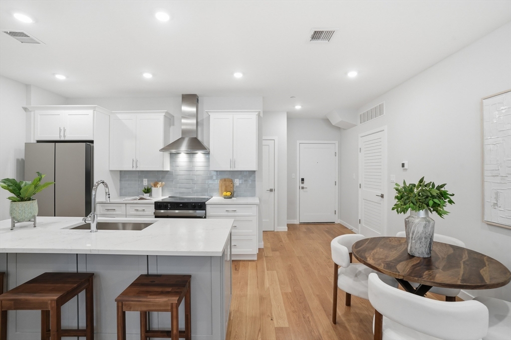 267 Old Colony, Boston, Massachusetts, 2 Bedrooms Bedrooms, 4 Rooms Rooms,2 BathroomsBathrooms,Residential,For Sale,Old Colony,73505801