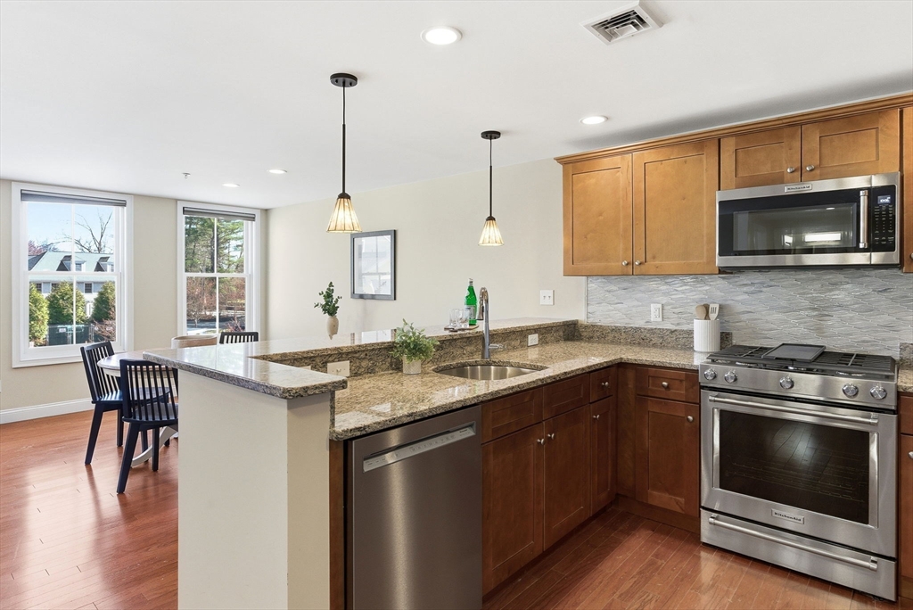 70 Great Rd, Bedford, Massachusetts, 1 Bedroom Bedrooms, 3 Rooms Rooms,1 BathroomBathrooms,Residential,For Sale,Great Rd,73505628