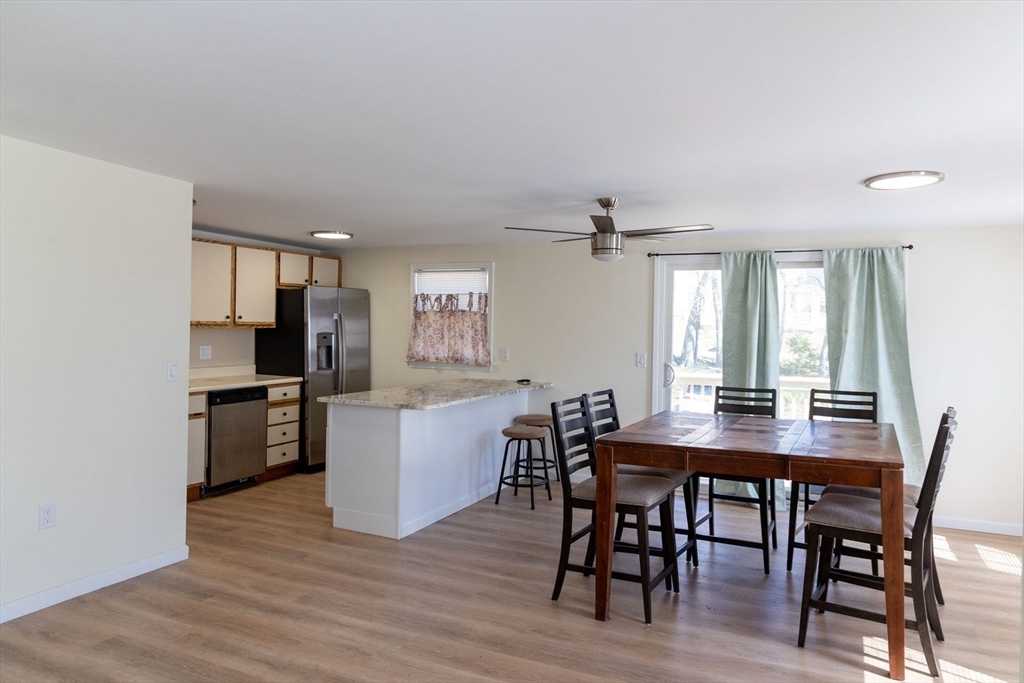 52 Summer St, Haverhill, Massachusetts, 2 Bedrooms Bedrooms, 4 Rooms Rooms,1 BathroomBathrooms,Residential,For Sale,Summer St,73505792