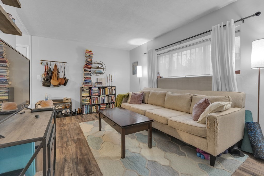 10 Scottfield Rd, Boston, Massachusetts, 2 Bedrooms Bedrooms, 5 Rooms Rooms,1 BathroomBathrooms,Residential,For Sale,Scottfield Rd,73505713