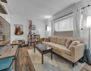 10 Scottfield Rd, Boston, Massachusetts, 2 Bedrooms Bedrooms, 5 Rooms Rooms,1 BathroomBathrooms,Residential,For Sale,Scottfield Rd,73505713