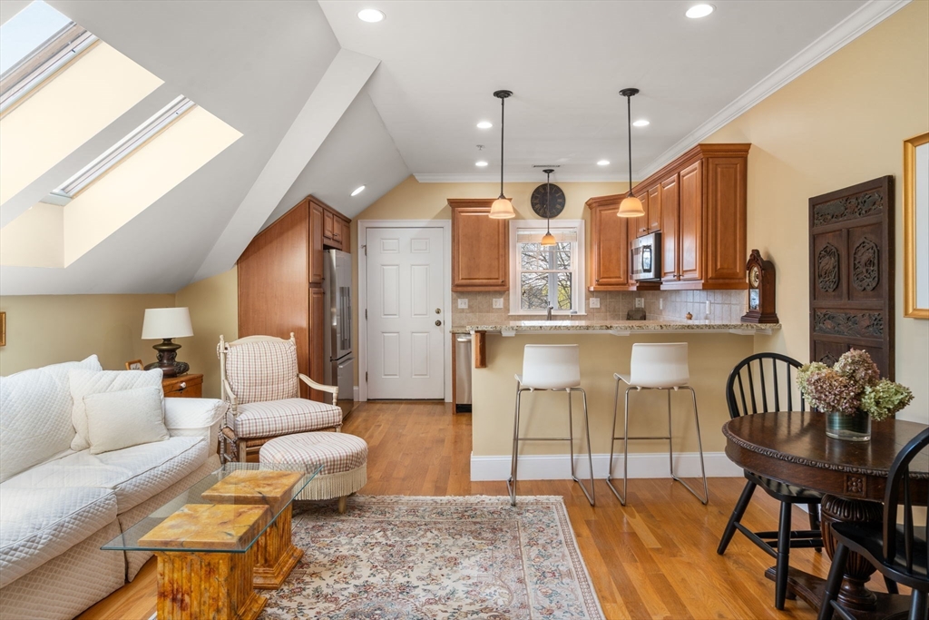 23 Robbins St, Waltham, Massachusetts, 1 Bedroom Bedrooms, 3 Rooms Rooms,1 BathroomBathrooms,Residential,For Sale,Robbins St,73505799