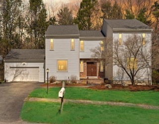 17 Niantic Rd, Sharon, Massachusetts, 4 Bedrooms Bedrooms, 8 Rooms Rooms,3.5 BathroomsBathrooms,Residential,For Sale,Niantic Rd,73505816