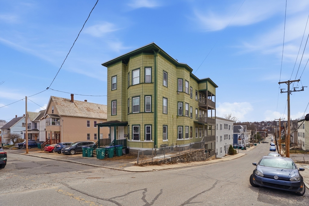 26-28 Wood St, Fitchburg, Massachusetts, 11 Bedrooms Bedrooms, 22 Rooms Rooms,4 BathroomsBathrooms,Residential Income,For Sale,Wood St,73505803