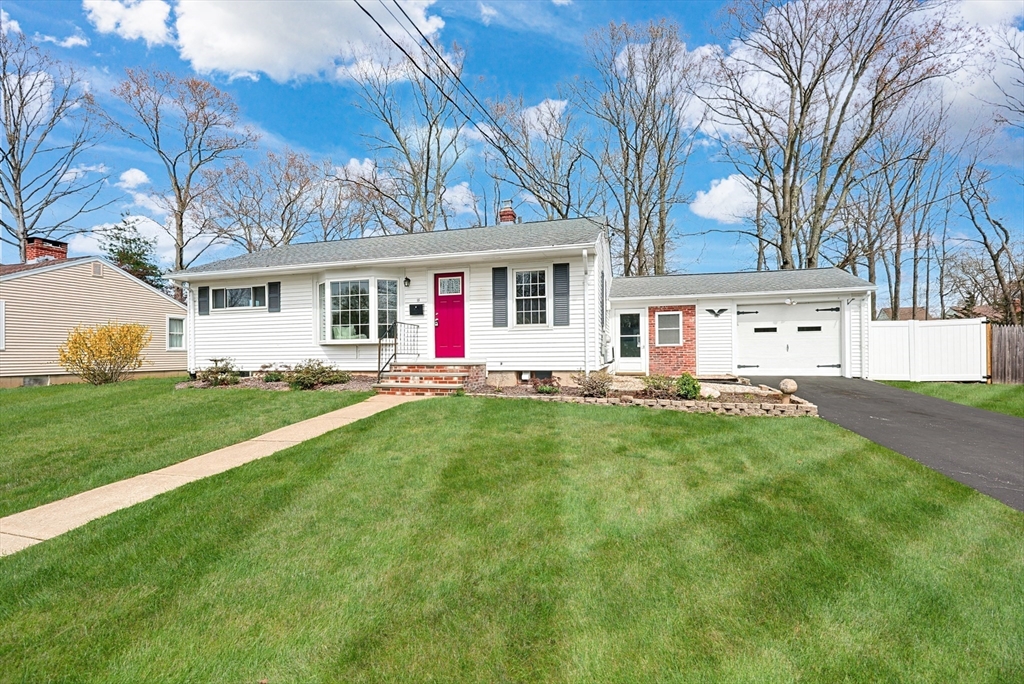 18 Roland Baxter Rd, North Attleboro, Massachusetts, 3 Bedrooms Bedrooms, 5 Rooms Rooms,1 BathroomBathrooms,Residential,For Sale,Roland Baxter Rd,73505850