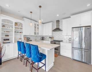 199 W 8th St, Boston, Massachusetts, 2 Bedrooms Bedrooms, 5 Rooms Rooms,2 BathroomsBathrooms,Residential,For Sale,W 8th St,73505853