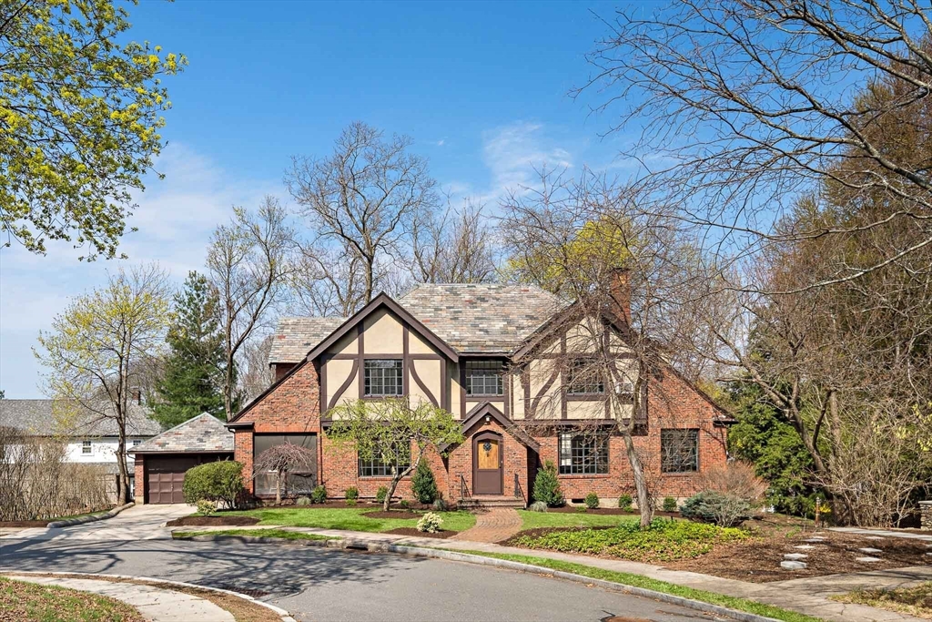 38 Payson Terace, Belmont, Massachusetts, 4 Bedrooms Bedrooms, 9 Rooms Rooms,2.5 BathroomsBathrooms,Residential,For Sale,Payson Terace,73505784