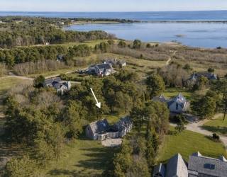 22 Old Harbor Lane, Oak Bluffs, Massachusetts, 4 Bedrooms Bedrooms, 7 Rooms Rooms,2 BathroomsBathrooms,Residential,For Sale,Old Harbor Lane,73505800