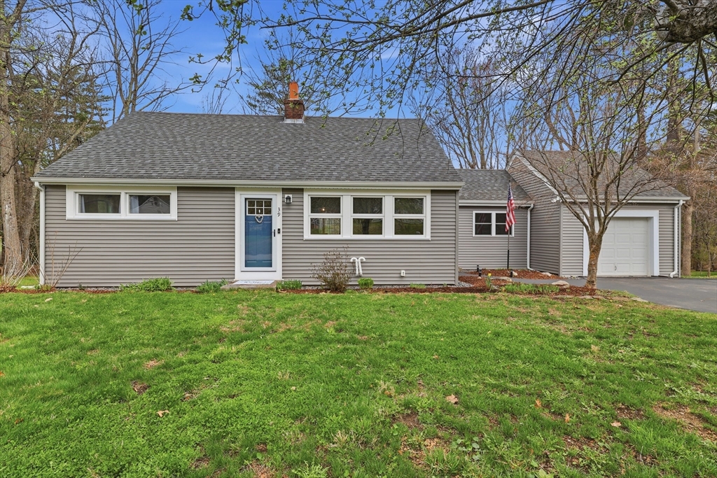 39 Shady Lane Avenue, Northborough, Massachusetts, 4 Bedrooms Bedrooms, 8 Rooms Rooms,2 BathroomsBathrooms,Residential,For Sale,Shady Lane Avenue,73505844