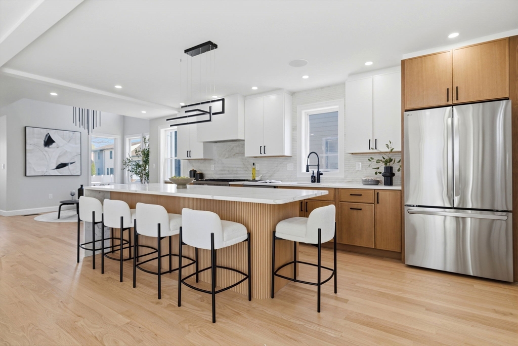 55 Myrtle St, Medford, Massachusetts, 4 Bedrooms Bedrooms, 10 Rooms Rooms,2.5 BathroomsBathrooms,Residential,For Sale,Myrtle St,73505873