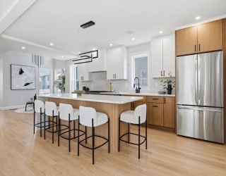 55 Myrtle St, Medford, Massachusetts, 4 Bedrooms Bedrooms, 10 Rooms Rooms,2.5 BathroomsBathrooms,Residential,For Sale,Myrtle St,73505873