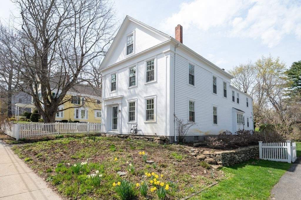 104 River Rd, Merrimac, Massachusetts, 4 Bedrooms Bedrooms, 9 Rooms Rooms,2.5 BathroomsBathrooms,Residential,For Sale,River Rd,73505623