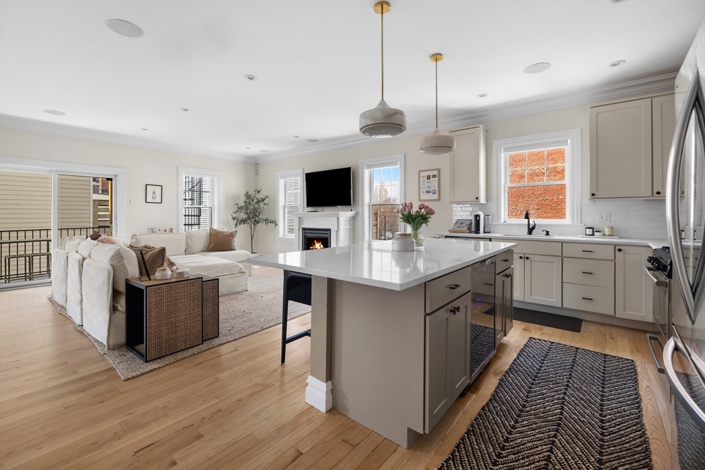 187 Gold St, Boston, Massachusetts, 3 Bedrooms Bedrooms, 5 Rooms Rooms,2.5 BathroomsBathrooms,Residential,For Sale,Gold St,73505627