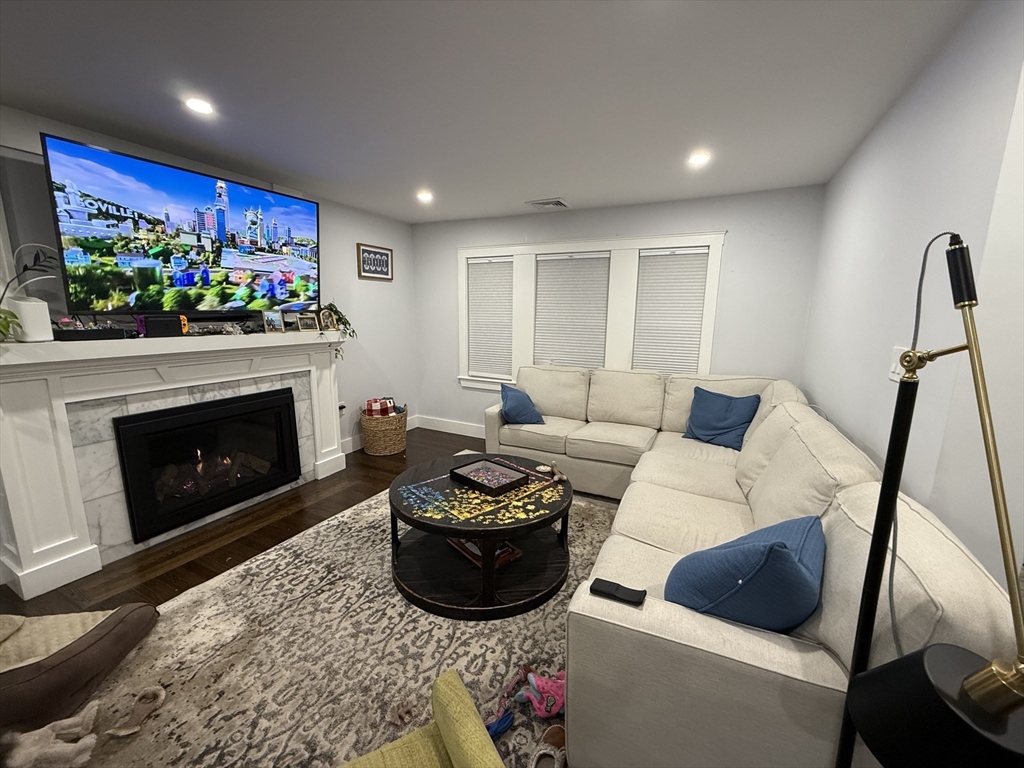 41 Wiltshire Rd, Boston, Massachusetts, 3 Bedrooms Bedrooms, 7 Rooms Rooms,2 BathroomsBathrooms,Residential Lease,For Rent,Wiltshire Rd,73505636