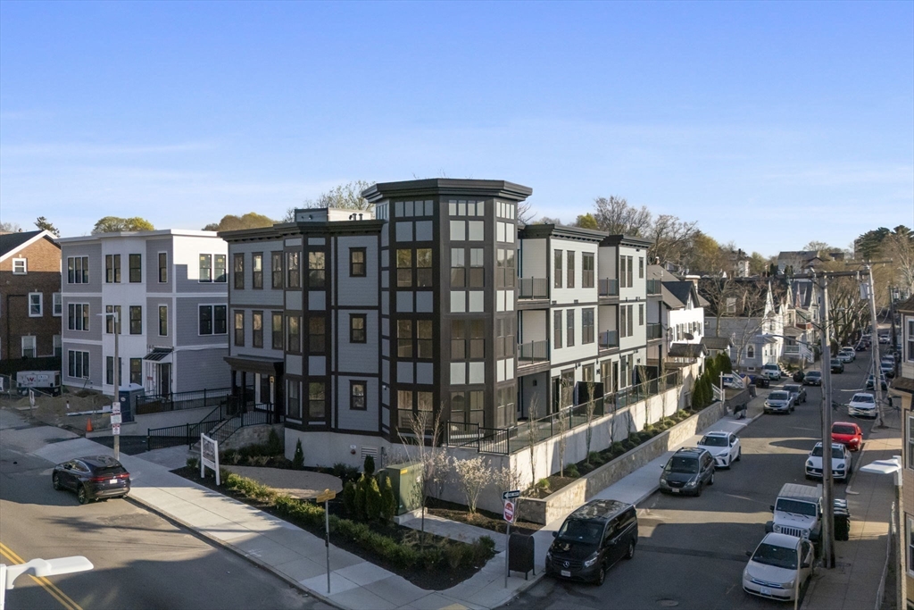 230 Washington St, Boston, Massachusetts, 3 Bedrooms Bedrooms, 5 Rooms Rooms,2 BathroomsBathrooms,Residential,For Sale,Washington St,73505924