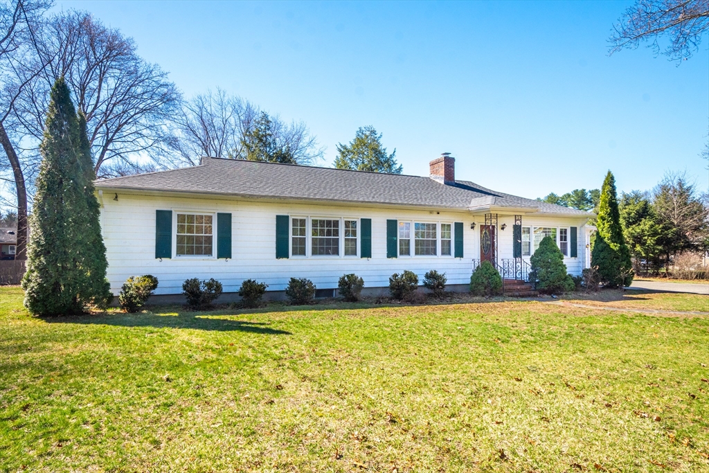 378 Lowell St, Andover, Massachusetts, 3 Bedrooms Bedrooms, 6 Rooms Rooms,1.5 BathroomsBathrooms,Residential,For Sale,Lowell St,73506127