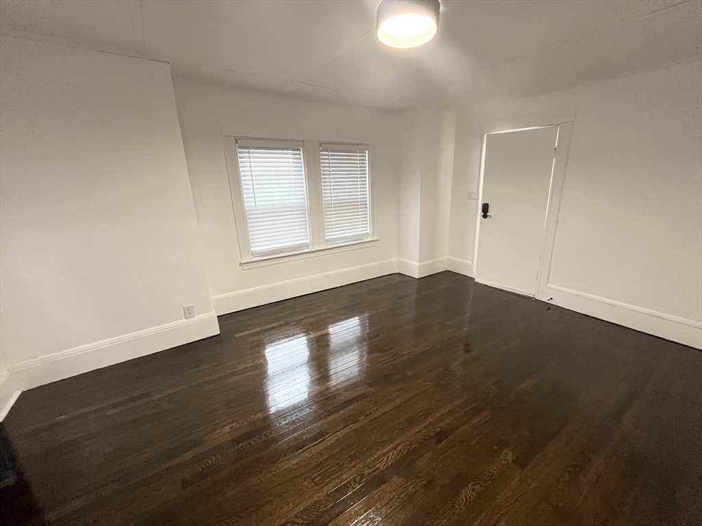 25R Auburn, Woburn, Massachusetts, 2 Bedrooms Bedrooms, 5 Rooms Rooms,1 BathroomBathrooms,Residential Lease,For Rent,Auburn,73505935