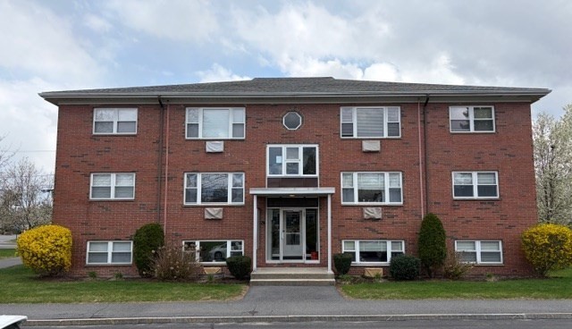 31 Warren St, Waltham, Massachusetts, 2 Bedrooms Bedrooms, 4 Rooms Rooms,1 BathroomBathrooms,Residential Lease,For Rent,Warren St,73506131