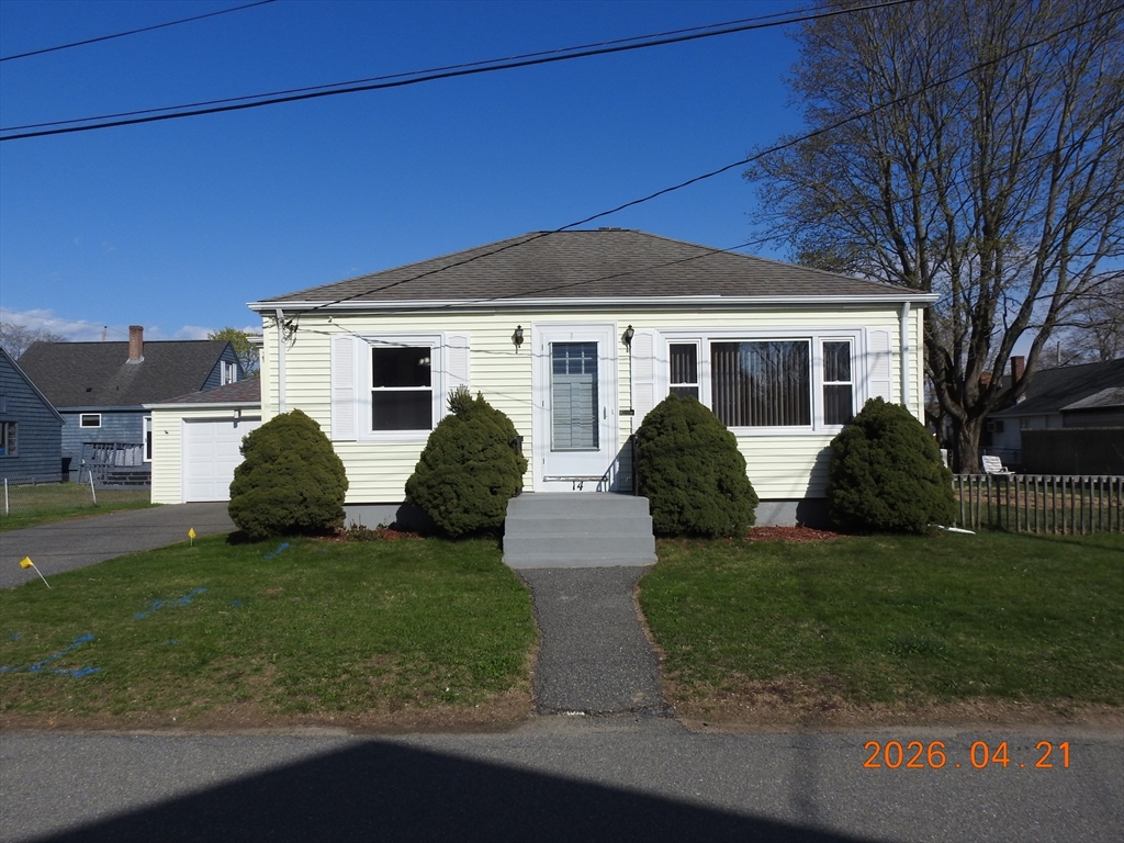 14 Mccallion St, Swansea, Massachusetts, 2 Bedrooms Bedrooms, 4 Rooms Rooms,1 BathroomBathrooms,Residential,For Sale,Mccallion St,73505938